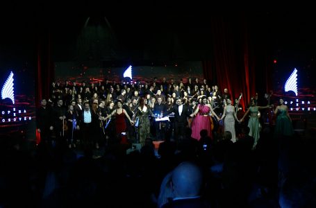 Opera e Kosovës mbajti koncert gala për Vitin e Ri 2024 në Gjakovë