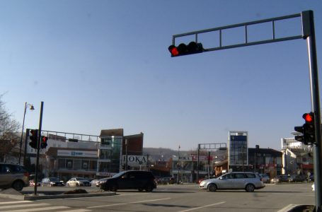 Sinjalistika ndriçuese e semaforëve në qendër, shqetësim për ngasësit dhe këmbësorët