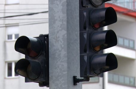 Disa semaforë në Gjakovë, jashtë funksionit