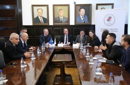 ​Bislimi: Mbështetja e studentëve me nevoja të veçanta s’është thjesht detyrë programore, por edhe mision