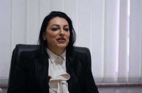 Intervista: Përmbyllja e Vitit 2023 – Adelina Shehu – Kola, drejtoreshë për Shëndetësi