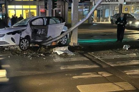 Lëndohen dy persona, shkak aksidenti mes tri makinave