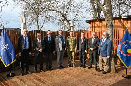 Komandanti i KFOR-it takim me ambasadorët e Quint-it, flasin për sigurinë e qëndrushme në Kosovë