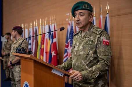 Komandanti i KFOR-it, Ozgan Ulutash: Situata në veri të Kosovës është e qetë por e brishtë