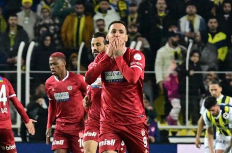VIDEO/ Rey Manaj nuk ndalet, shënon golin e gjashtë në Turqi