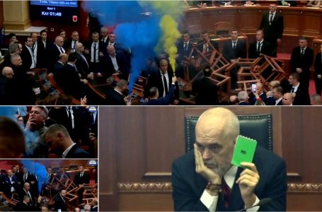 Sërish kaos në Kuvendin e Shqipërisë, deputetët e opozitës përplasen me Gardën, bllokojnë me karrige foltoren