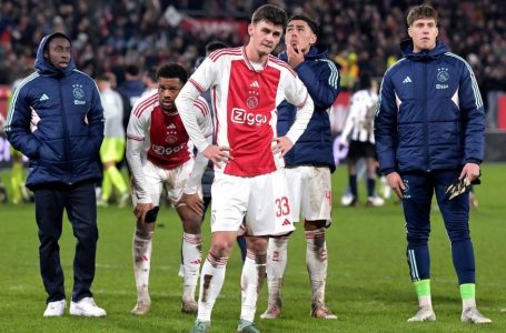 U turpëruan nga një ekip amator, drejtuesit e Ajax u kthejnë paratë e biletave tifozëve