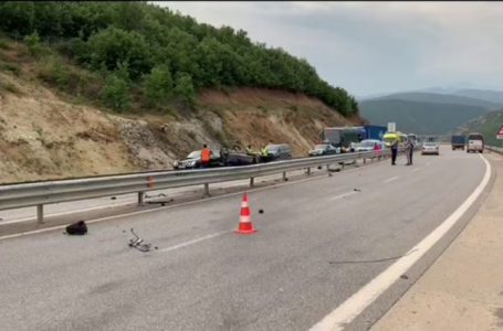 Aksident në “Rrugën e Kombit”, përfshihen 6 vetura e lëndohen 2 persona
