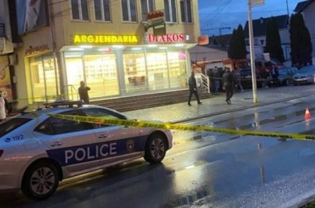 Një i vrarë, shtatë të arrestuar e një polic i plagosur nga shkëmbimi i zjarrit, çfarë ndodhi dje në aksionin kundër grabitësve të arit në Suharekë?