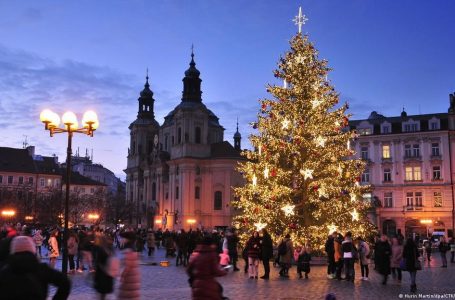 FOTO/ Evropa shkëlqen për festën e Krishtlindjes