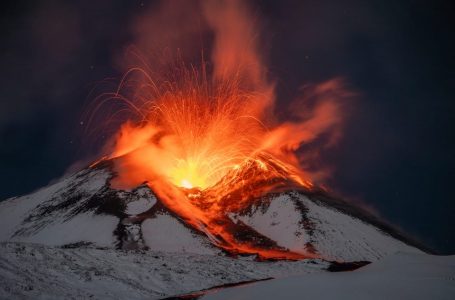 VIDEO/ Vullkani Etna shpërthen sërish, pamjet spektakolare