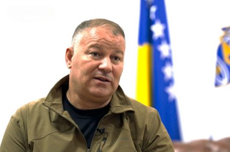 Hoxha: Kemi filluar me përdorimin e kamerave të trupit për zyrtarët policorë, synojmë t’i vendosim edhe nëpër autostrada