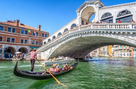 Venecia me masa të reja për lehtësimin e turizmit masiv