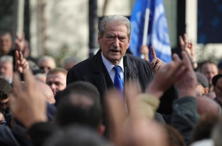 Gjykata shtyn për nesër seancën për Berishën, SPAK kërkon “arrest në shtëpi” me mbikëqyrje policore