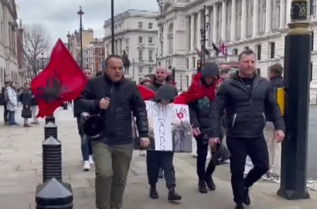 Vdekja e dy të rinjve, shqiptarët protestojnë në Londër