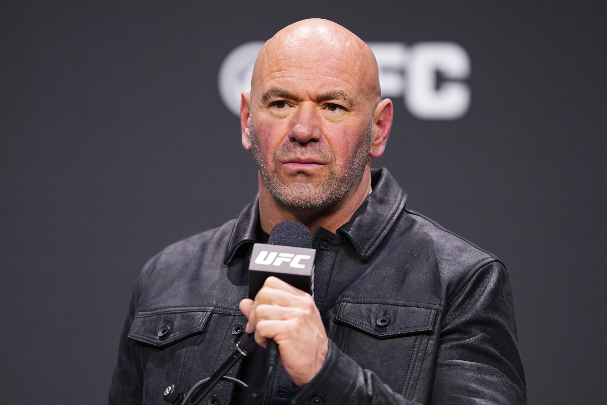 Dana White zbulon tre duelet e para për UFC 300 në Las Vegas