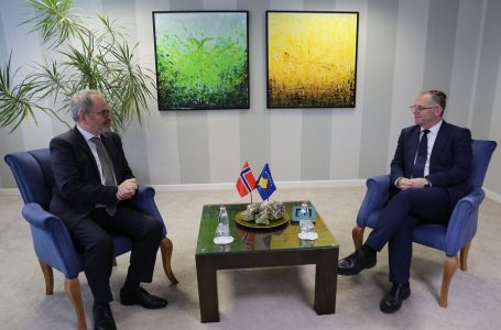 ​Bislimi takoi emisarin special të Norvegjisë për Ballkanin Perëndimor Haakon Blankenborg
