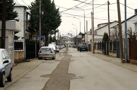Rrugët e dëmtuara si pasojë e punimeve të KRU “Gjakova”, mbesin në gjendje të njëjtë
