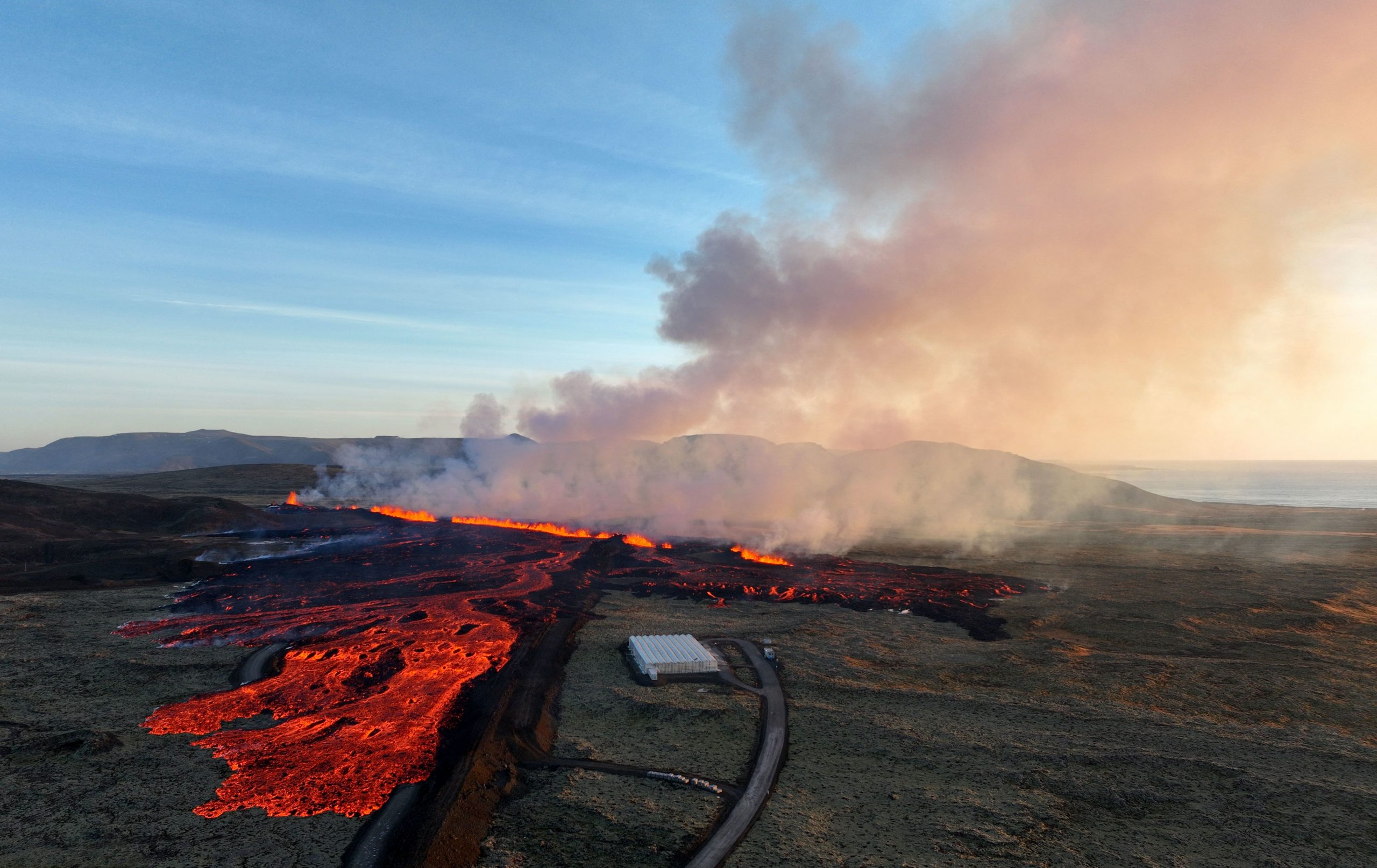 Llava e vullkanit ka arritur në qytetin e Grindavik në Islandë