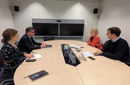 ​Lajçak e von Cramon diskutojnë zhvillimet në Kosovë dhe situatën pas zgjedhjeve në Serbi