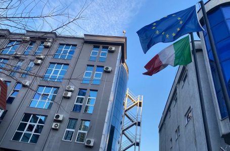 Një grua kanosë të dashurin në ambasadë në Prishtinë dhe arratiset me veturën e tij diplomatike