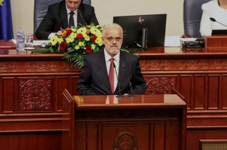 Talat Xhaferi sot merr detyrën si kryeministër i Maqedonisë së Veriut