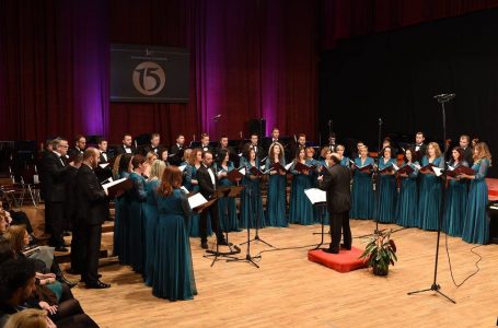 Kori i Filharmonisë së Kosovës gati për koncertin e 20-vjetorit
