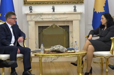 Osmani në takim me Lajçak: Kosova kërkon zbatim të plotë të marrëveshjeve dhe heqje të masave të BE-së