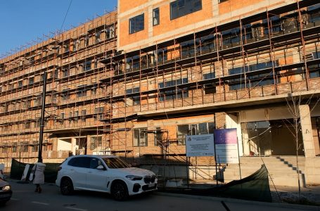 “Objekti ri i komunës së Gjakovës, projekt shumë i vonuar’’
