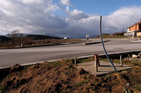 Udhëkryqi te ura e Moglicës ende pa semaforë