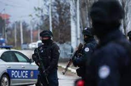 Policia e Kosovës i konfiskon pajisjet zyrtare një ish-pjesëtari serb të policisë