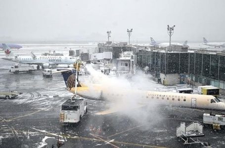 Stuhitë bllokojnë 12 shtete në ShBA, anulohen mbi 2000 fluturime