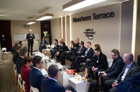 Sot fillon Forumi Ekonomik në Davos, marrin pjesë Kurti dhe Vuçiqi