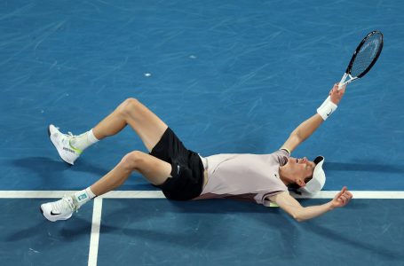 Jannik Sinner fiton titullin e parë të Grand Slamit, mposht në finale rusin Medvedev