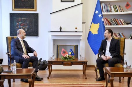 Ministri Çeku: Vazhdon të thellohet bashkëpunimi me Shqipërinë në projekte të kulturës