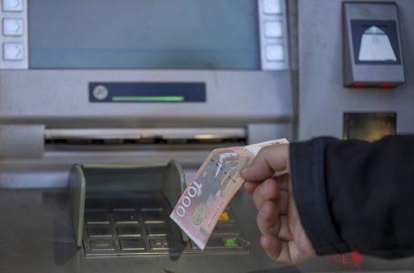 AFP: Ndalimi i dinarit në Kosovë nxit kriza të reja