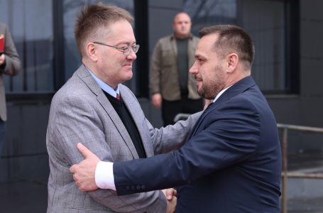 Maqedonci: Ambasadori Abbott do të mbetet mik i përjetshëm i Kosovës