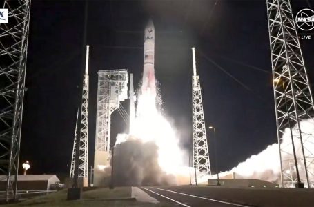 NASA lanson me sukses raketën drejt sipërfaqes hënore