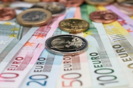 ​Bankat raportojnë afër një mijë euro të falsifikuara