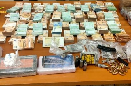Policia italiane godet bandën shqiptaro-rumune, sekuestrohen mbi 100 kg drogë dhe mbi 600 mijë euro