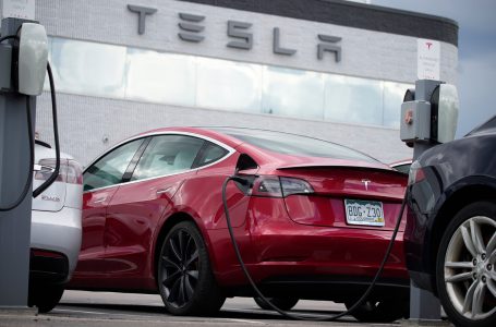 Tesla tërheq 2 milionë makina nga tregu, ja arsyeja