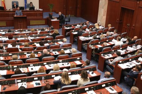 ​Kuvendi i Maqedonisë së Veriut konstatoi dorëheqjen e Kovaçevskit dhe Xhaferit