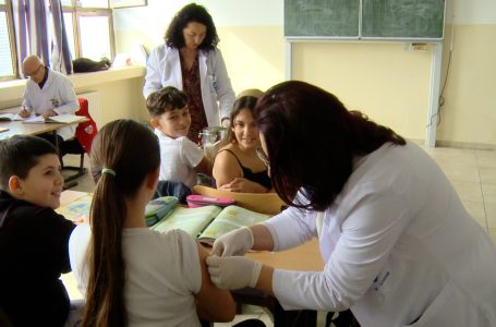 Fillon në Gjakovë vaksinimi i vajzave me HPV, kundër kancerit të qafës së mitrës