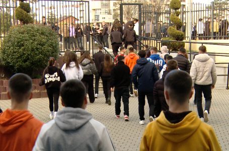 Rritet numri i mungesave të nxënësve, shifra shqetësuese