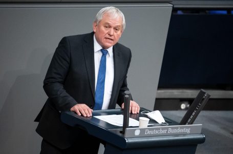 Deputeti gjerman: Kosova ka të drejtë të vendos për valutën tyre
