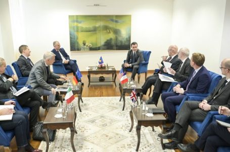Kurti takoi ambasadorët e shteteve të QUINT-it dhe Shefin e Zyrës së BE-së, biseduan për anëtarësimin e Kosovës në Këshillin e Evropës