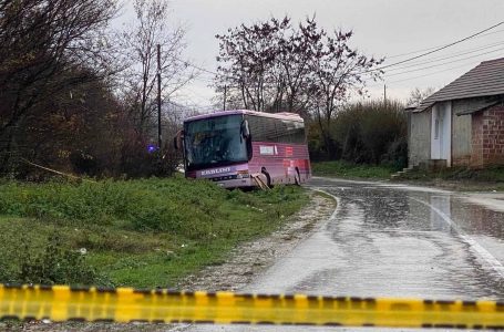 Vrasja e trefishtë në Gllogjan, dëshmitarja okulare rrëfen momentin tragjik kur ishte sulmuar autobusi