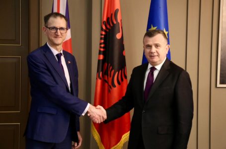 Balla takohet me Biggar, në fokus operacionet e përbashkëta me Britaninë e Madhe