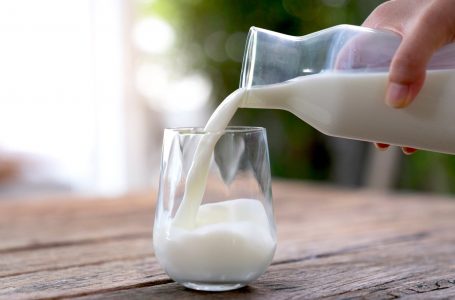 Çfarë do të thotë kur qumështi ka 1,2 apo 2,8 % yndyrë?