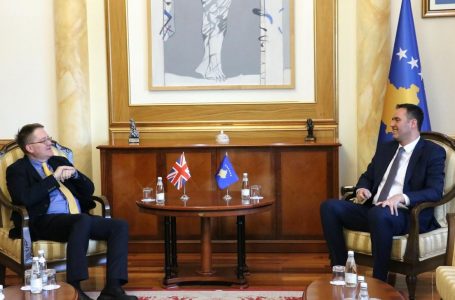 Abbott i rithekson Konjufcës vazhdimin e përkrahjes së shtetit britanik për Kosovën